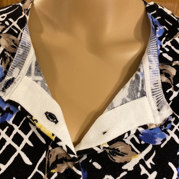 Karen Scott Beautiful button up floral sweater. - Picture 6 of 7